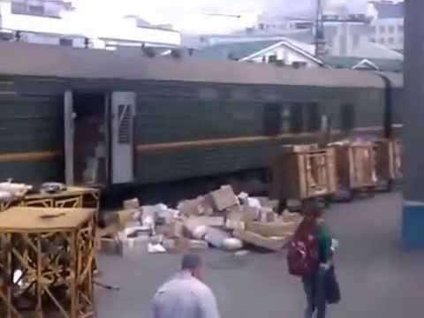 Почтовые работники России Бросив пакеты с поезда